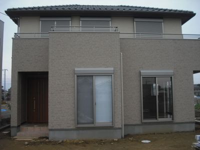 �O��